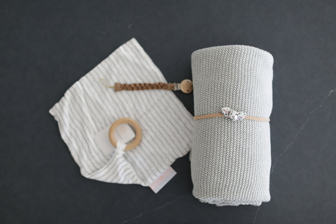 Celebrate the arrival of a new bundle of joy with this beautiful and practical gift set. Perfect for baby showers, welcome home gifts, or any special occasion.