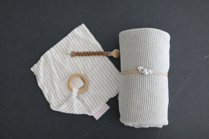 Celebrate the arrival of a new bundle of joy with this beautiful and practical gift set. Perfect for baby showers, welcome home gifts, or any special occasion.