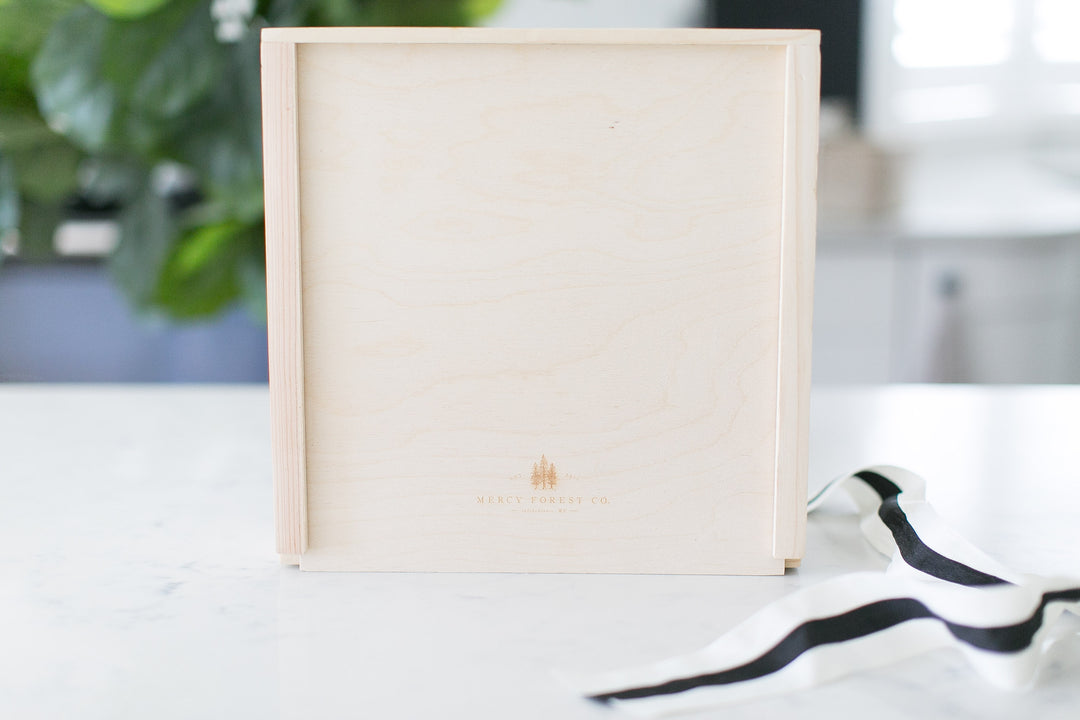 Customizable pine keepsake box. Perfect for baby's name or family name or date of birth. Customize and ready to ship from our warehouse in 2 business days.